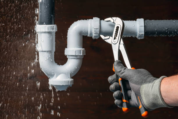 Professional Gas Line Repair technician working in Greentown, IN